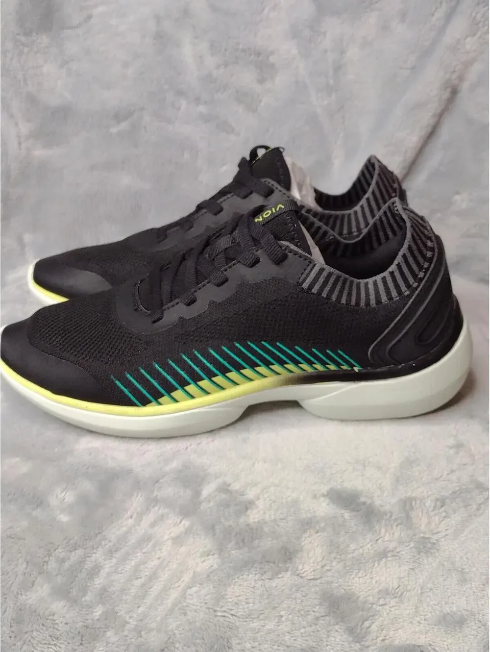 NWT Vionic Women's Black/Green Embolden Running Shoe Size 6M